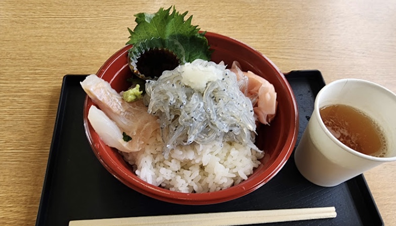 生しらす丼